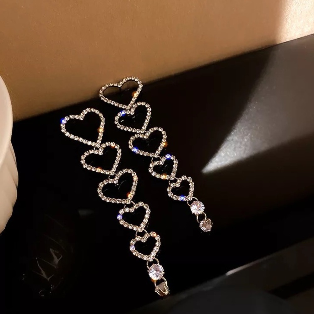 New Stunning Heart Statement Earrings - Picture 4 of 7